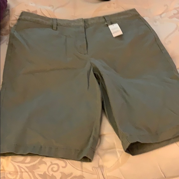 Lands' End Pants - Size 14 Shorts from Lands End